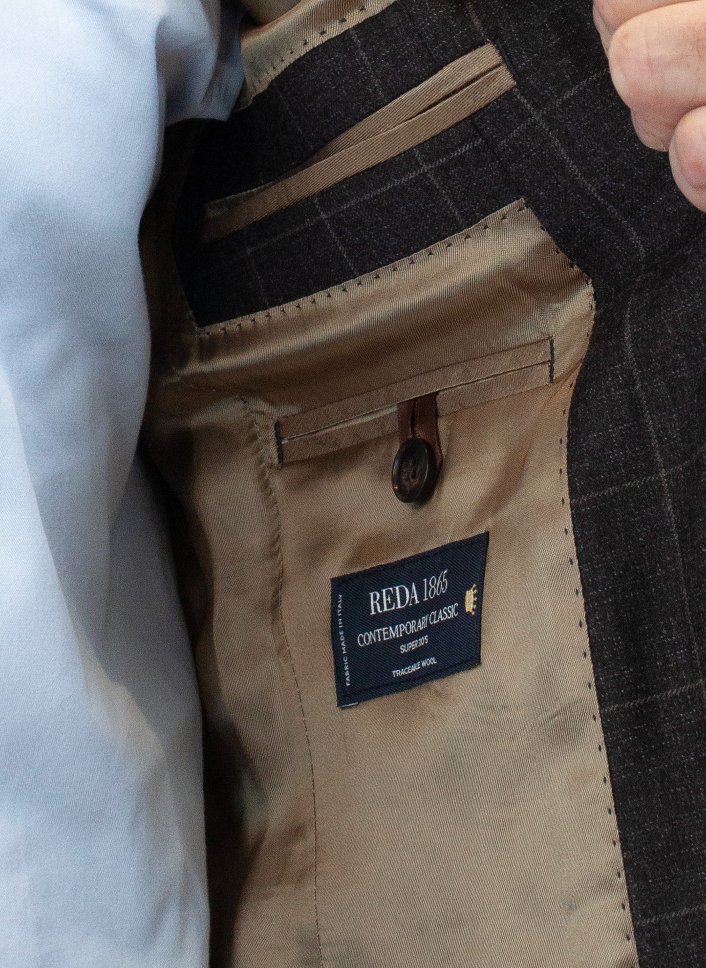 Costume Marron Carreaux Fenêtre